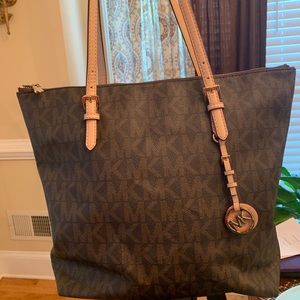 Barely used SUPER clean Michael Kors bag